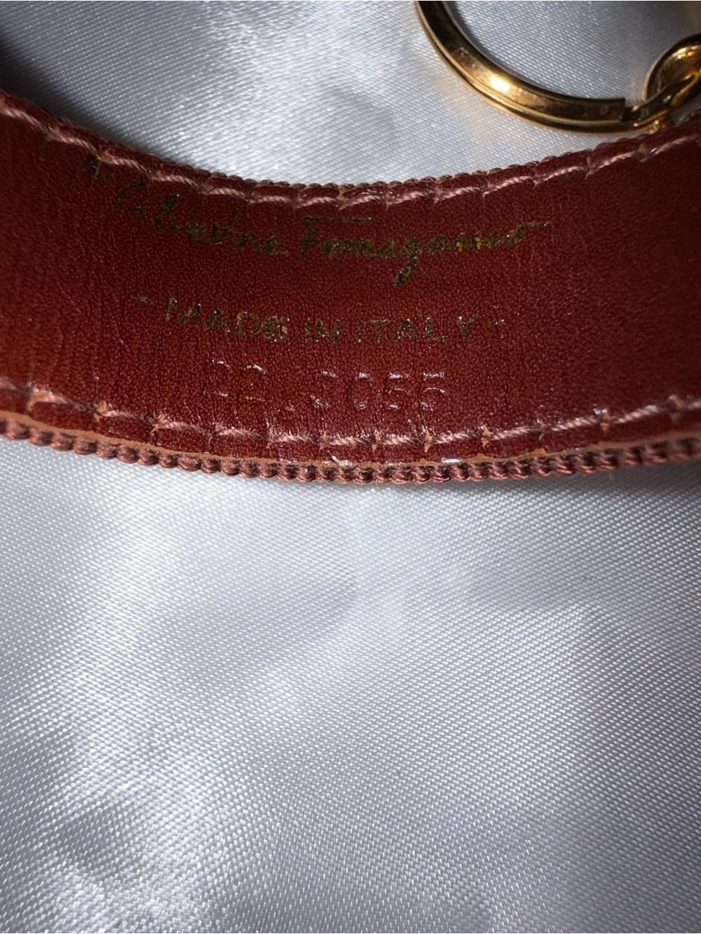 Salvatore Ferragamo Vara Bow Grosgrain Ribbon Keychain Gold Tone Made in Italy